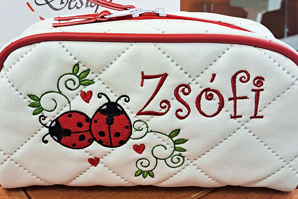 Egyedi hímzések box