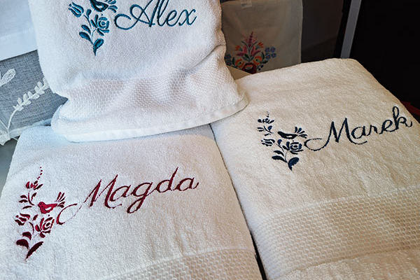 Hímzett törölköző box